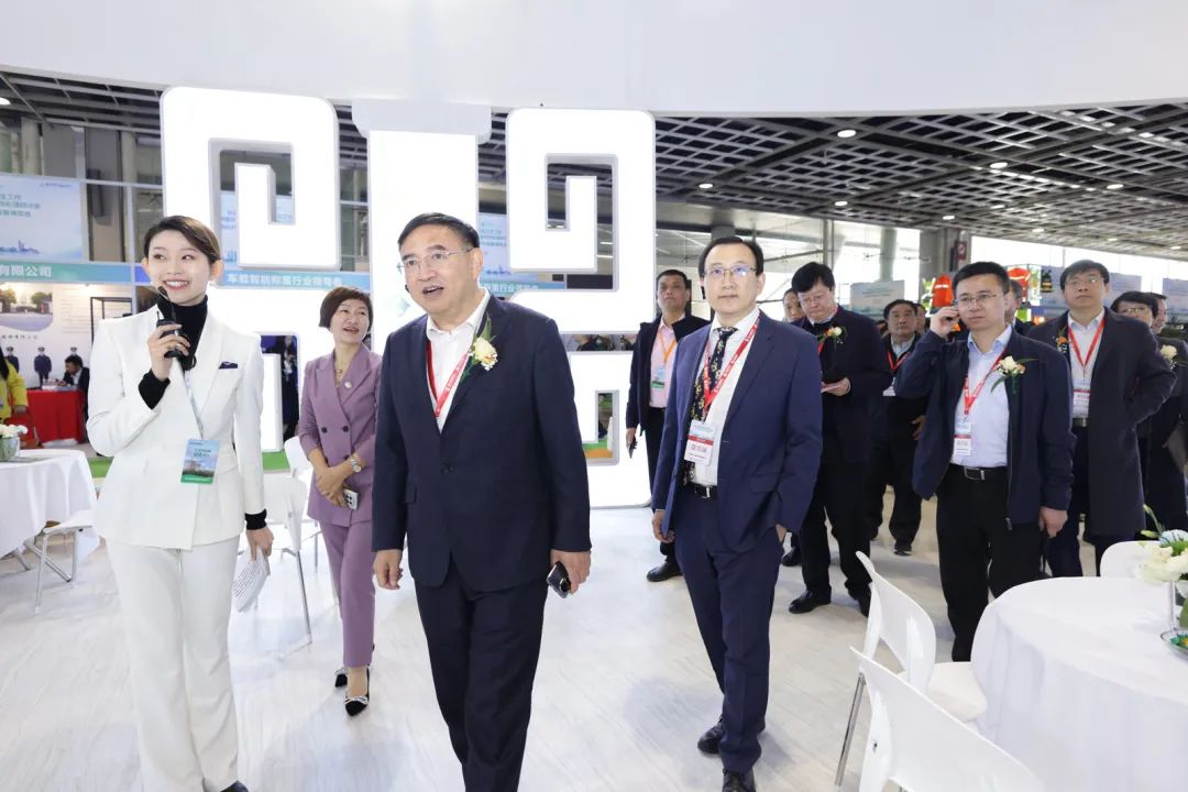 各级领导参观实亿国际展位